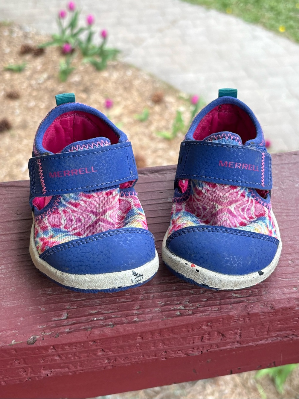 Toddler size 6 merrel sneaker/water shoes